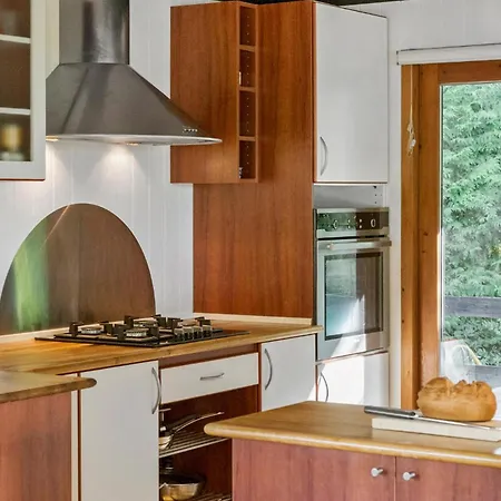 3 Bedroom Awesome In Semesterbostad *