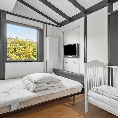 3 Bedroom Awesome In Semesterbostad Grevinge
